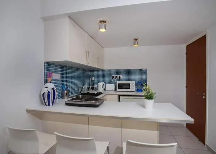 Athenaeum Beachside By Trulycyprus Апартаменты *